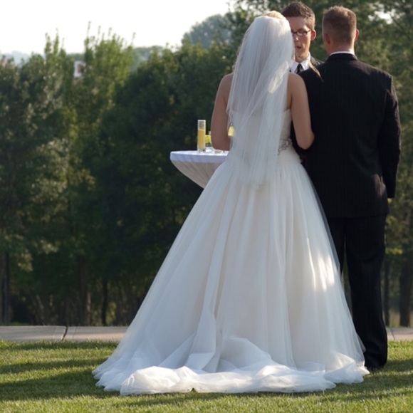 2010 Kenneth Pool size 12 for sale, bustles as shown (fits more like an 8/10) - Picture 2 of 13